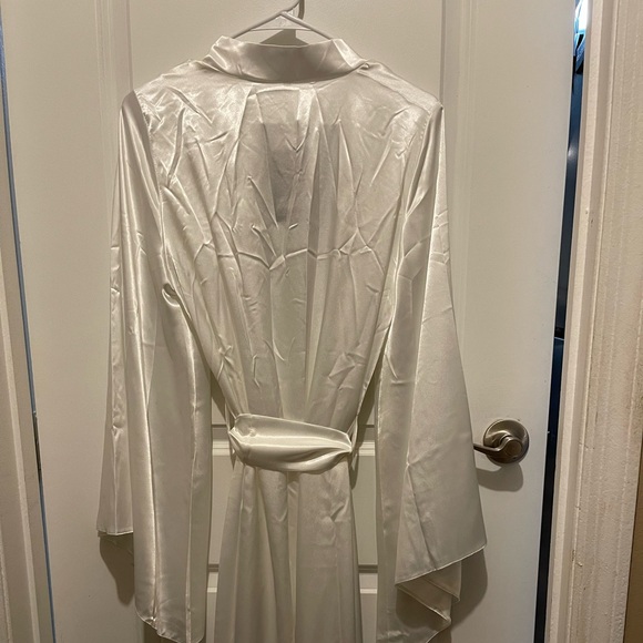 White Long Boudoir Robe | SecretLoveLingerie - Picture 6 of 8